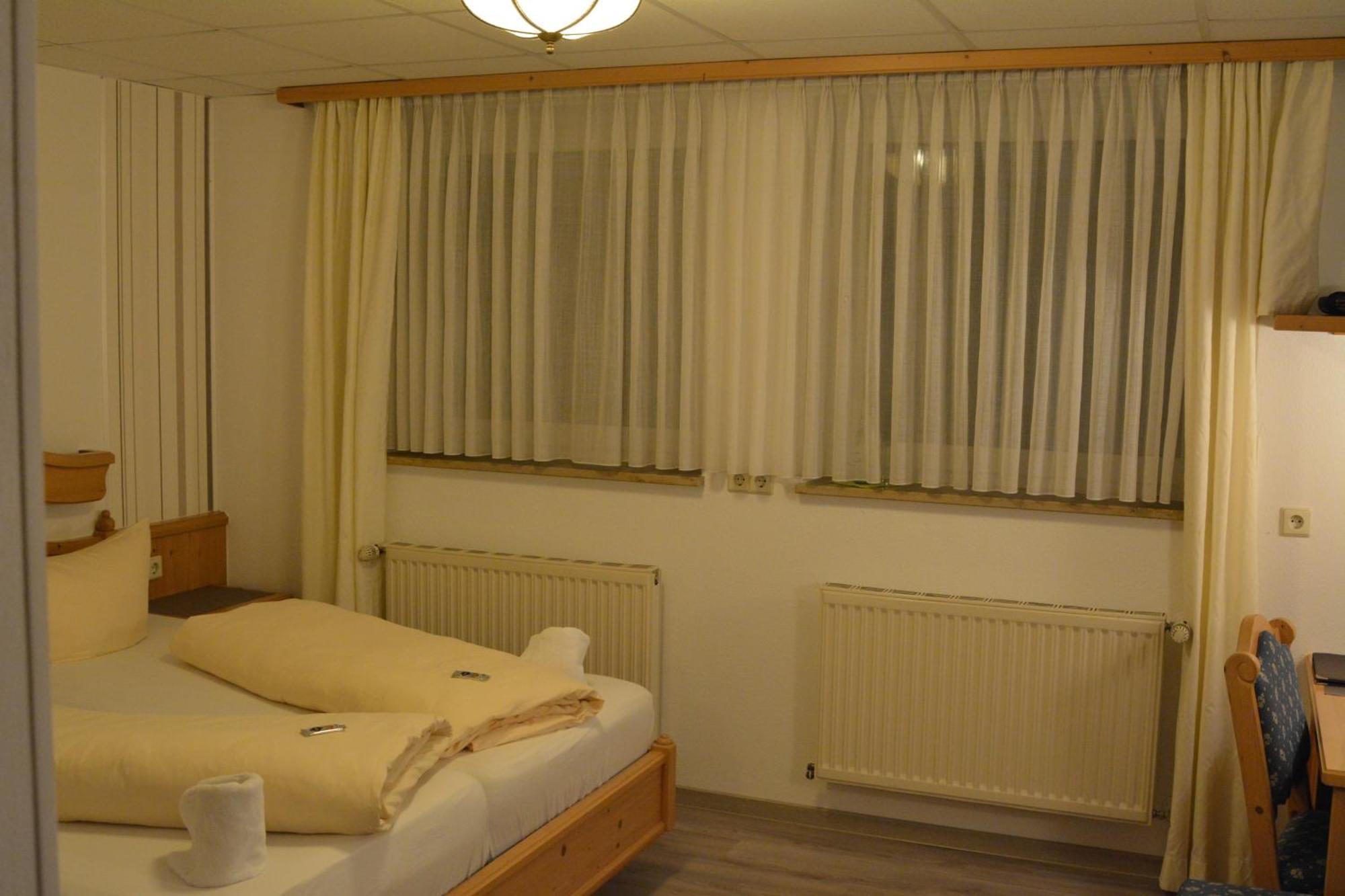 Hotel-Gasthof Zur Rose Weißenhorn Cameră foto