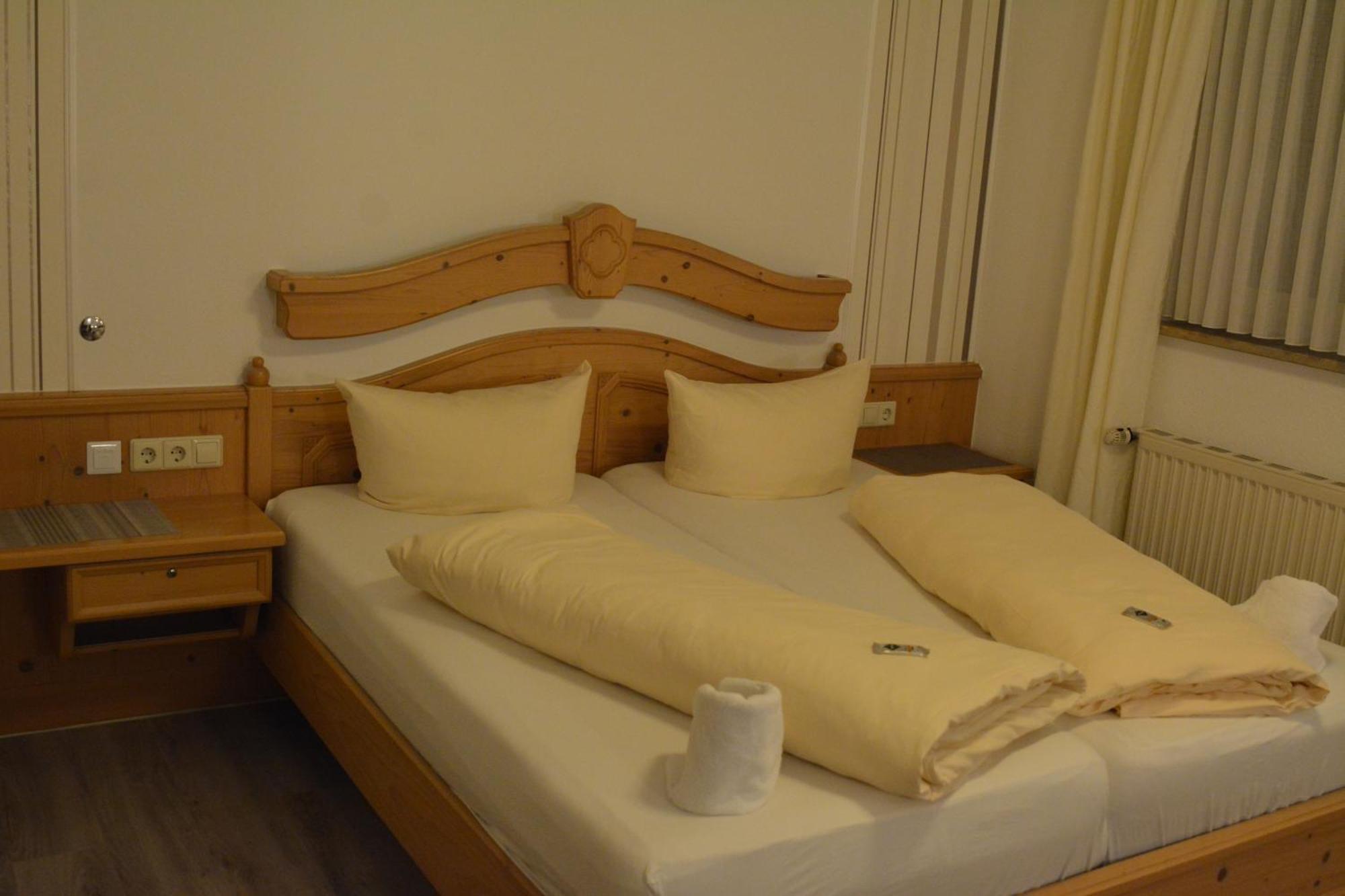 Hotel-Gasthof Zur Rose Weißenhorn Cameră foto