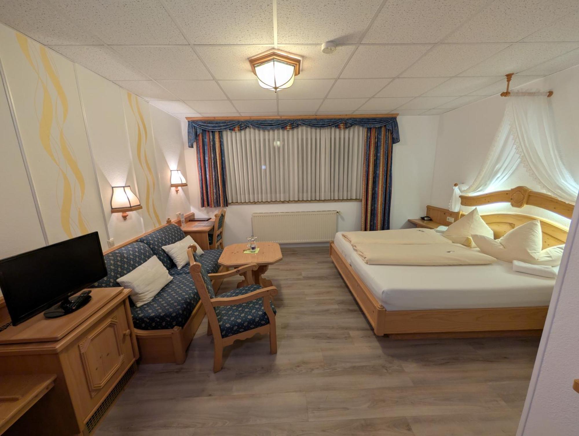 Hotel-Gasthof Zur Rose Weißenhorn Cameră foto