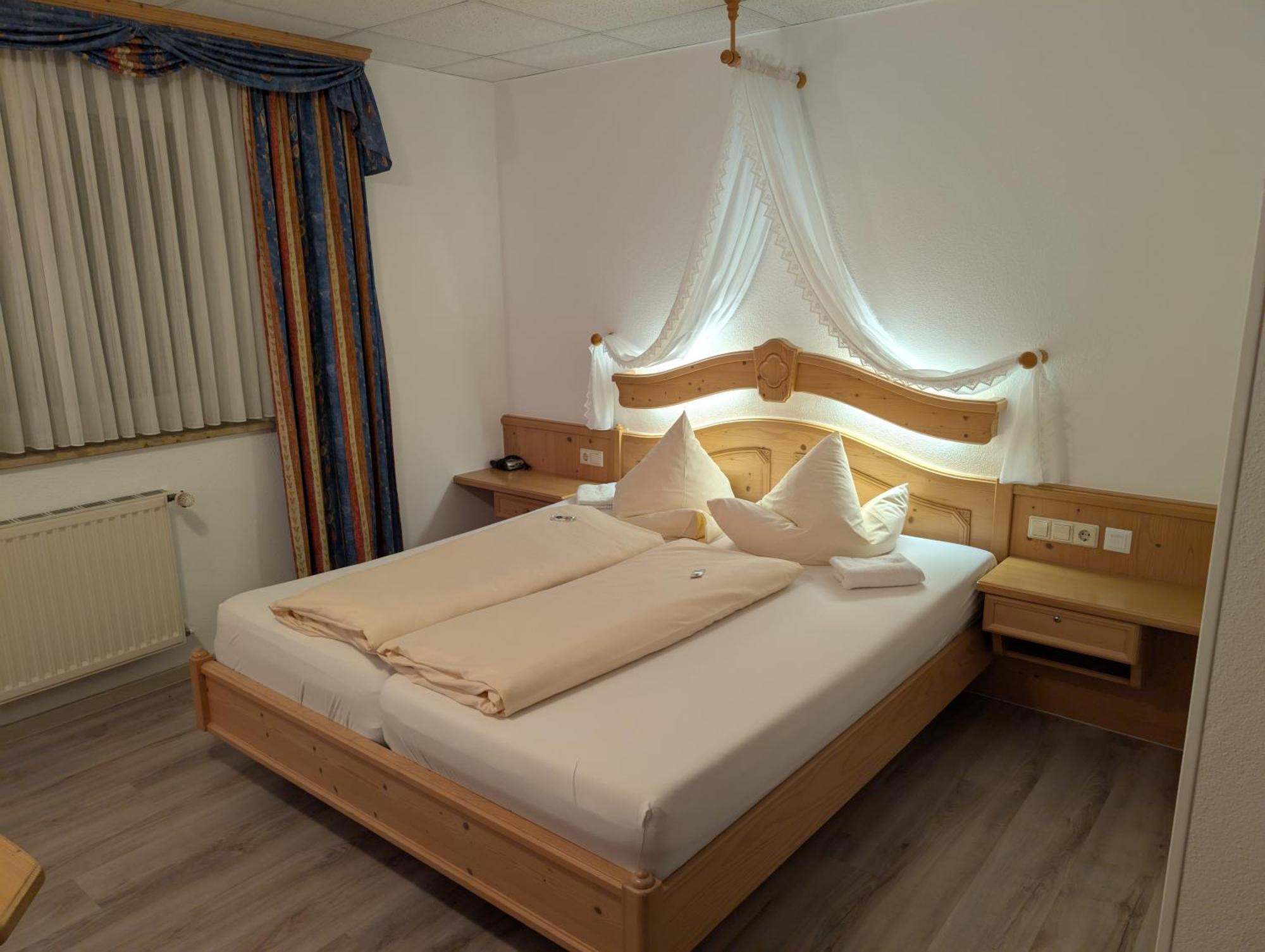 Hotel-Gasthof Zur Rose Weißenhorn Cameră foto