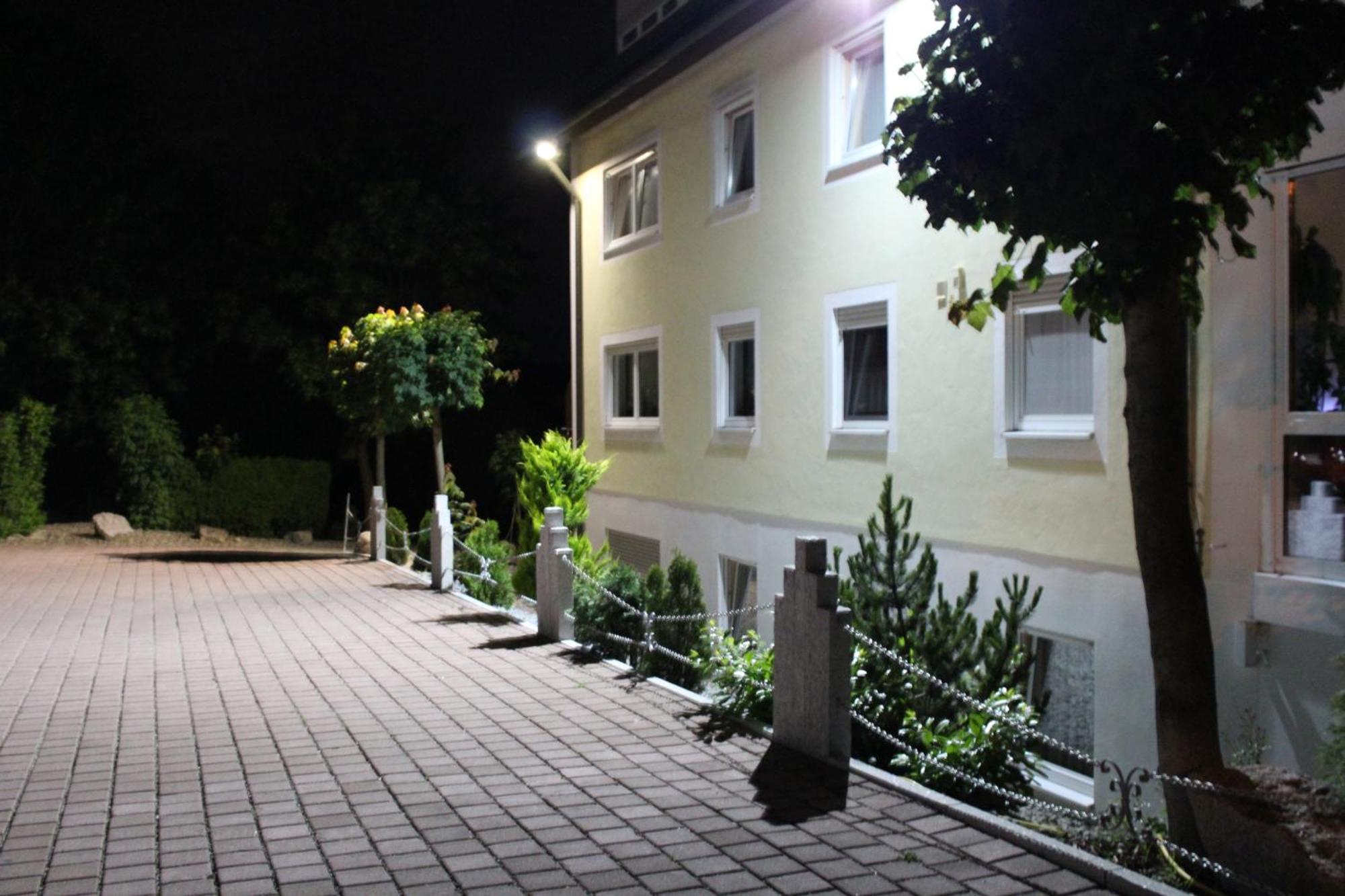 Hotel-Gasthof Zur Rose Weißenhorn Exterior foto